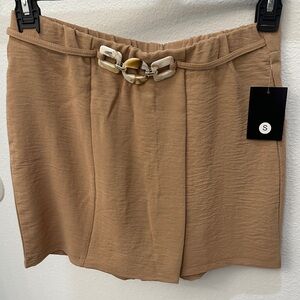 Women’s Tan Chain-Accent Skirt